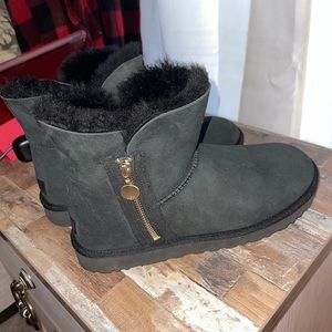 Black Short Ugg Zipper Boots - Size 10